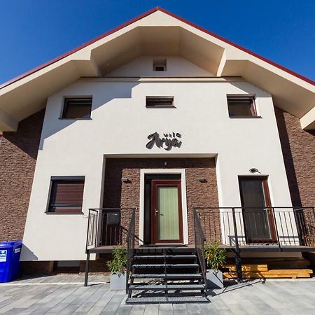 Arya Vila Piest'any Exterior photo