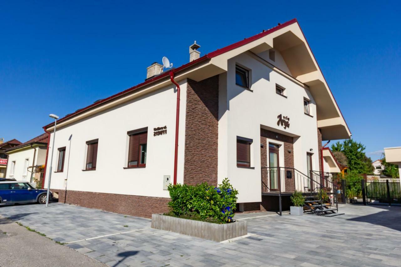 Arya Vila Piest'any Exterior photo